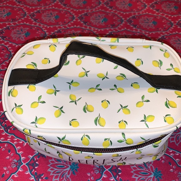 NWT Rae Dunn Refresh Lemons 🍋 Black/Ivory Cosmetic Bag. - Picture 2 of 9